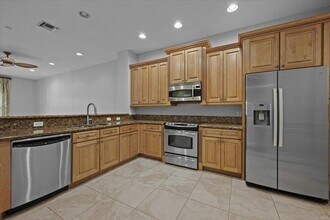 Building Photo - 4902 Vine Cliff Way E