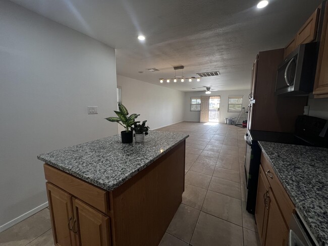 Foto del edificio - 706 N Arbor Ave