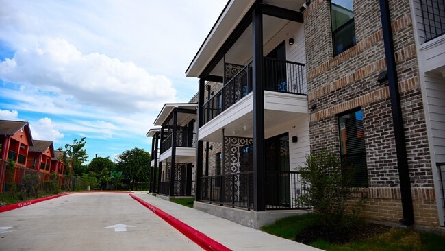 Photo - 1606 El Paso St (San Antonio, TX) Apartment