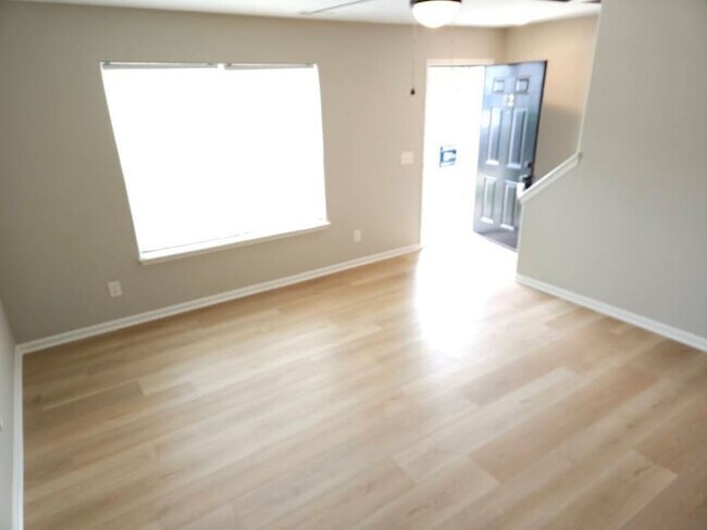 Foto del edificio - 705 Crestland Ave