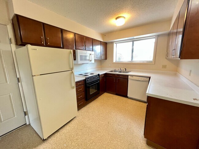 Foto del edificio - 111 21st St W Units 9-12