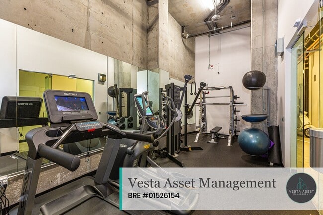 Foto del edificio - Designer 2-Bedroom in Iconic VIDA Residences