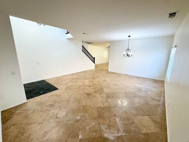 Foto del edificio - Spacious 6 bedroom home in West Palmdale