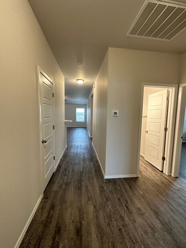 Building Photo - PRELEASING NOW | 3 Bed, 2 Bath Home with Open Layout in East Village