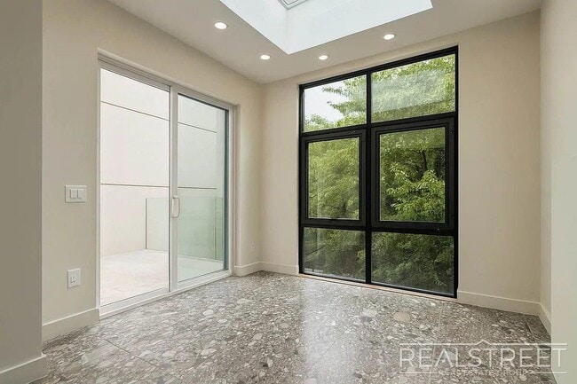 Building Photo - Williamsburg Gem – Brand New 3-Bed, 1.5-Ba...