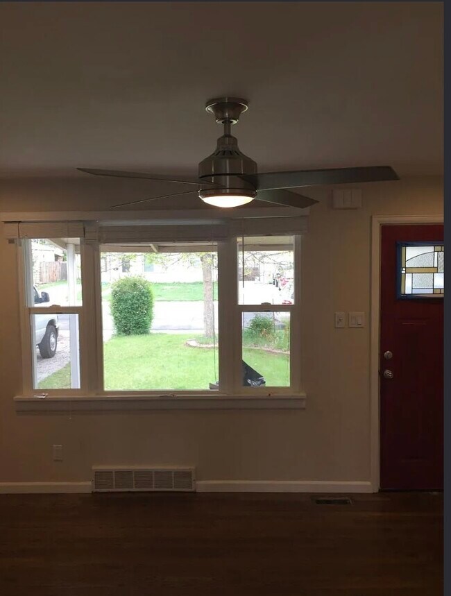 Foto del edificio - 1920 Xanthia St