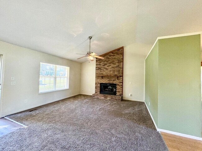 Foto del edificio - 5609 Landrum Dr