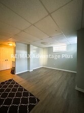 Building Photo - 400 S Main St