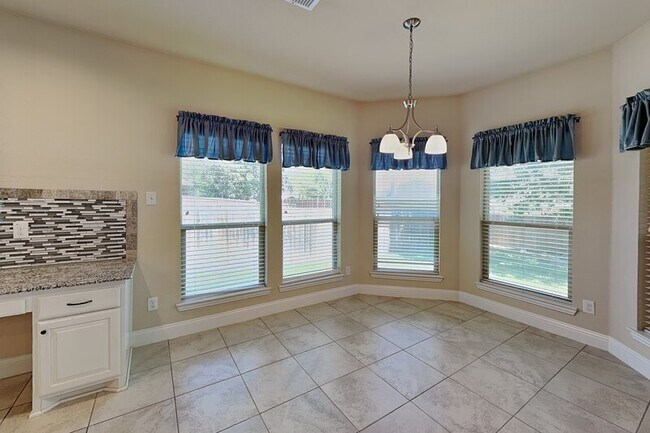 Foto del edificio - 7417 Rose Crest Blvd
