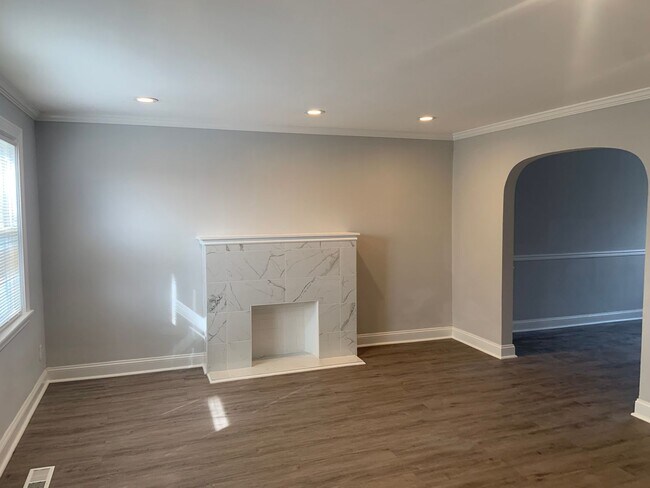 Building Photo - West Baltimore 4 Bedroom 1.5 Bathroom Town...