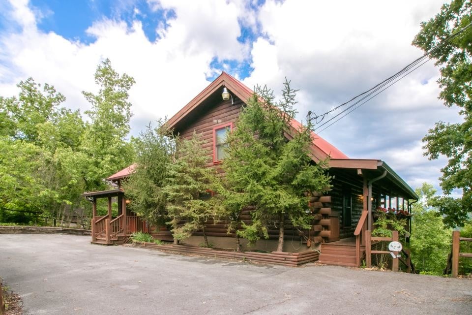Primary Photo - 2855 Pine Haven Dr