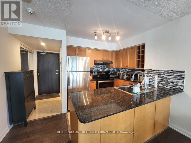 Building Photo - 210 Victoria St