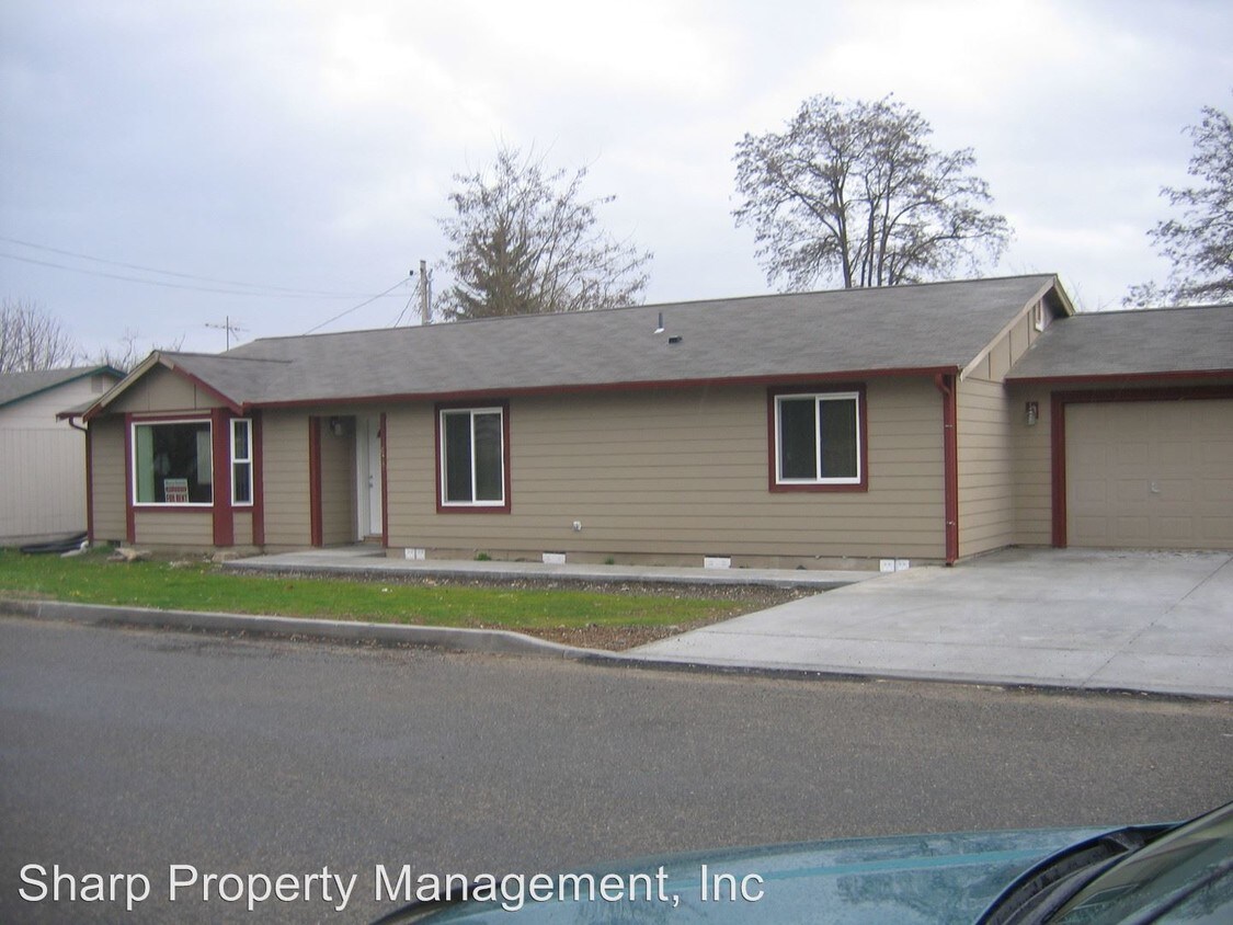 Primary Photo - 3 br, 2 bath House - 629 CC Street