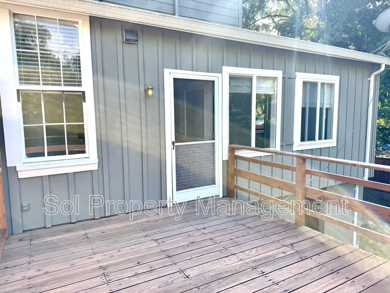 Foto principal - 9525 Brookside Ave