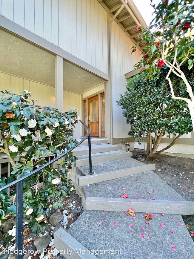 Building Photo - 2 br, 2.5 bath House - 165 Milliken Creek ...