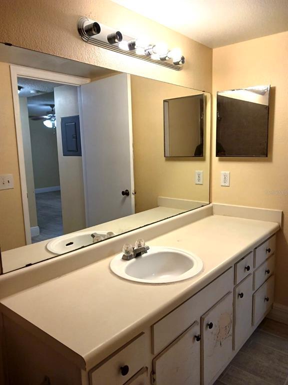 Foto del edificio - 4518 Commander Dr