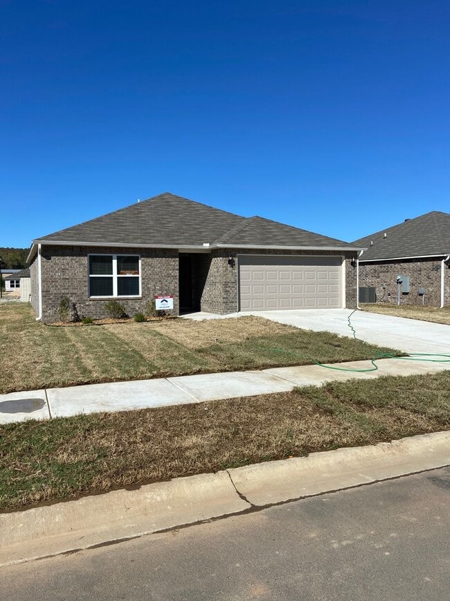 Building Photo - 3 bed/2bath in Conway.  Location, location...