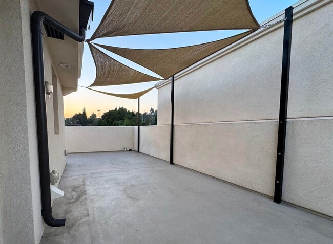 Building Photo - 751 Talbot Ln