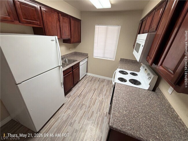Foto del edificio - 4450 Sandy River Dr