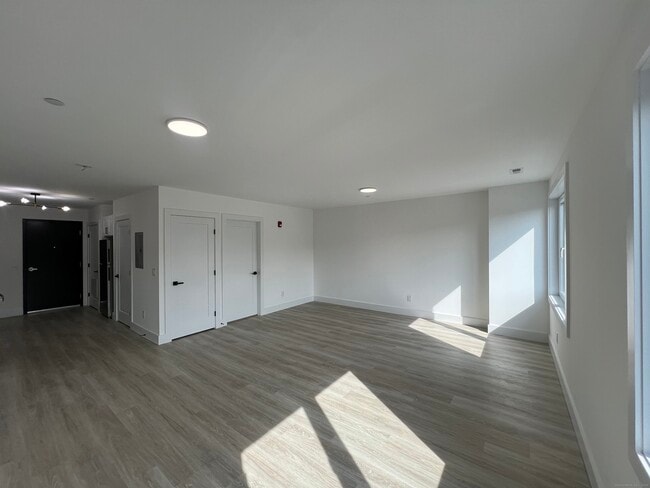 Building Photo - 211 Ferry Blvd