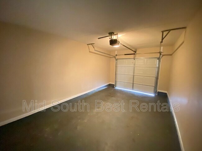 Foto del edificio - 5695 Shagbark Ct