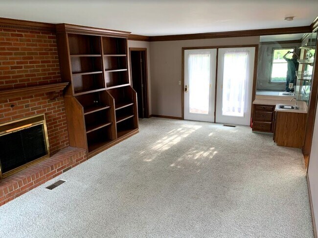 Building Photo - 9442 Ambleside Dr