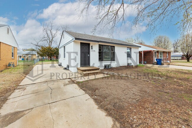 Foto del edificio - 2506 N Somerset Ave