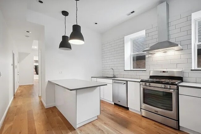 Building Photo - 446 N Aberdeen St