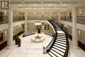 Building Photo - 15 Greenview Ave