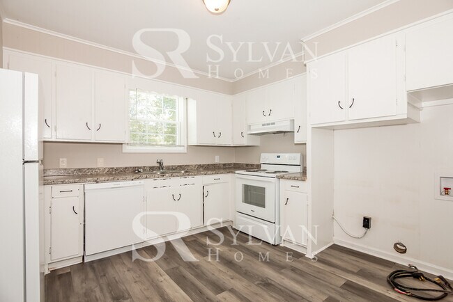 Foto del edificio - Enjoy living the good life in this 4 bedroom, 2 bathroom home