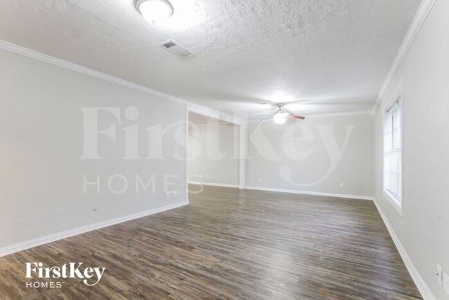 Building Photo - 1403 N Roberson St