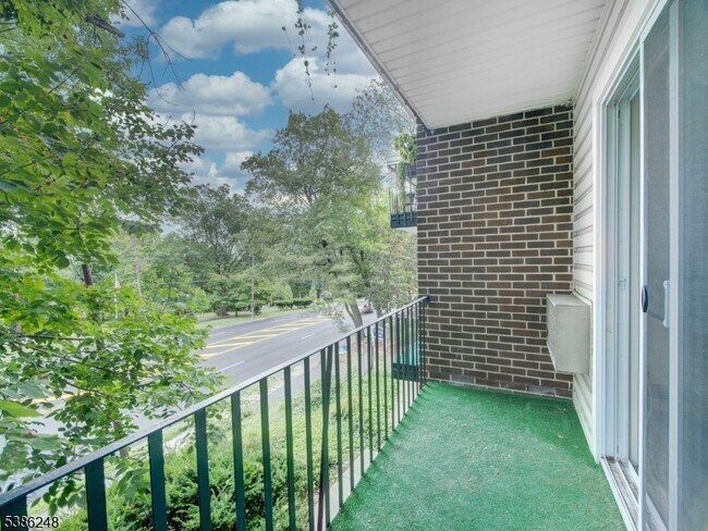 Foto del edificio - 850 Bloomfield Ave