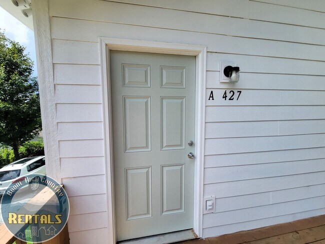 Foto del edificio - 427 Sugarloaf Rd