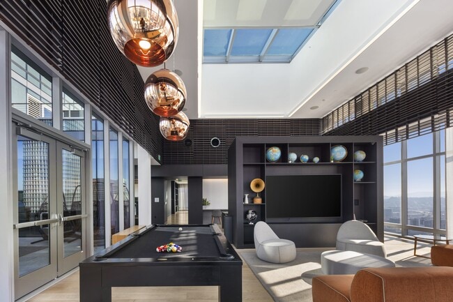 Building Photo - Spera