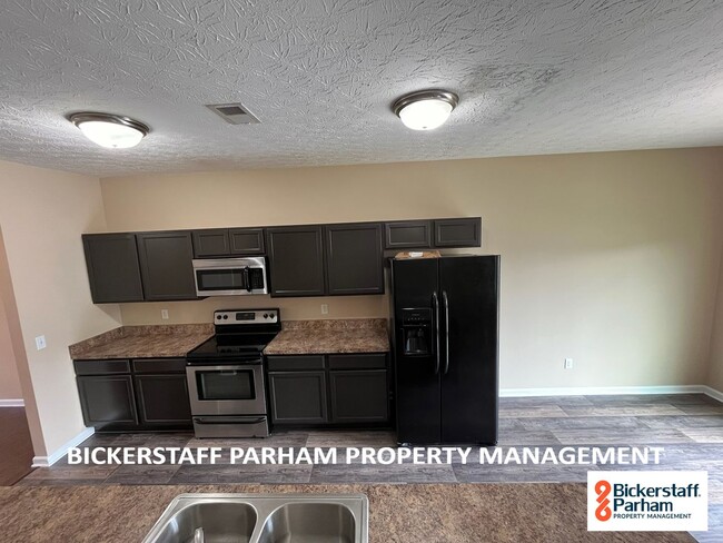 Building Photo - Located in Willow Trace Subdivision!