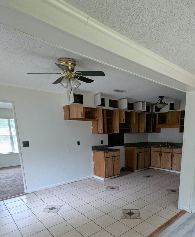 Building Photo - 2704 Astoria Dr