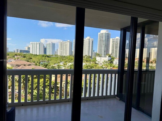 Foto del edificio - 1000 E Island Blvd
