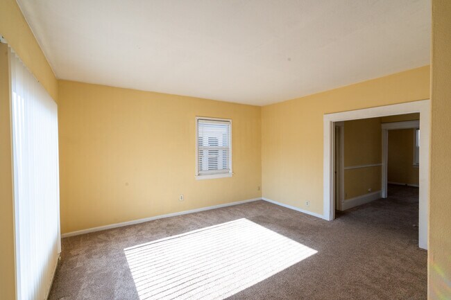 Building Photo - 906 W Colorado Ave