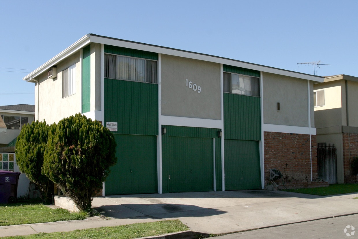 Primary Photo - 1609 Freeman Ave