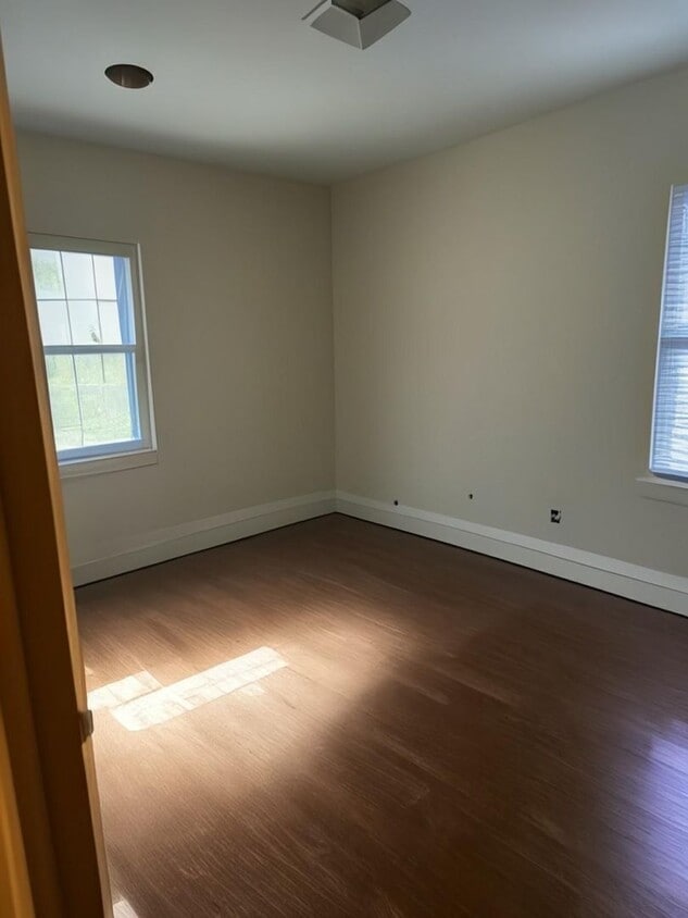 Foto del edificio - Cozy 1-Bedroom Home with Yard – Section 8 ...