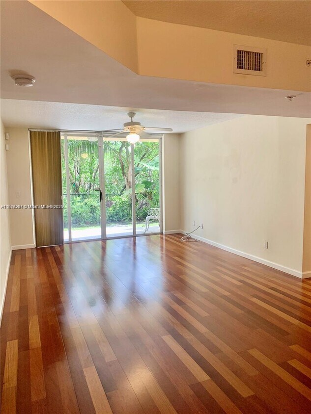 Foto principal - 529 E Sheridan St
