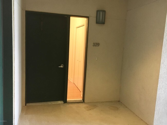 Foto del edificio - 1661 Riverside Ave