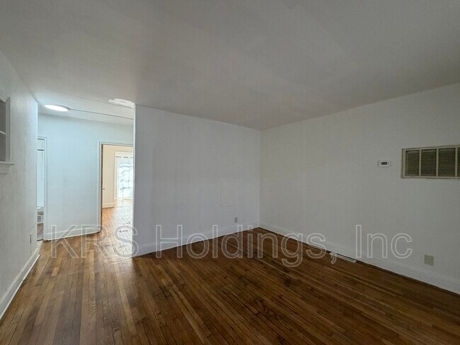 Foto del edificio - 215 W Little Creek Rd