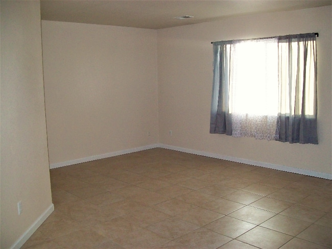 Foto del edificio - 4448 Lake Mead Dr