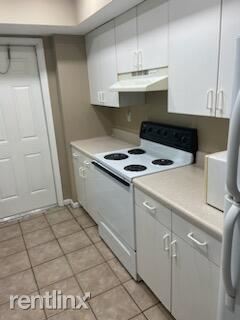 Building Photo - 3 br, 2.5 bath House - 6292 Boulevard of C...