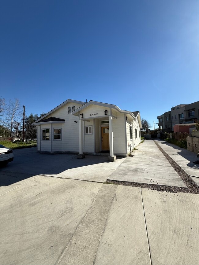 Building Photo - 6460 Mary Ellen Ave