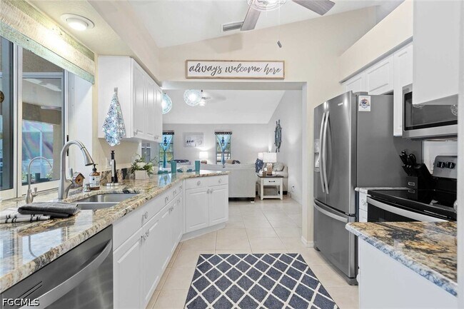 Building Photo - 4810 SW 25th Pl