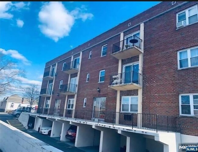 Foto del edificio - 68 E Main St