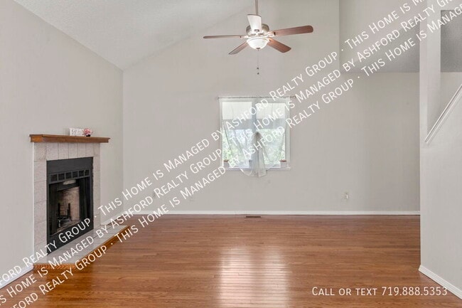 Foto del edificio - 537 Blossom Field Rd