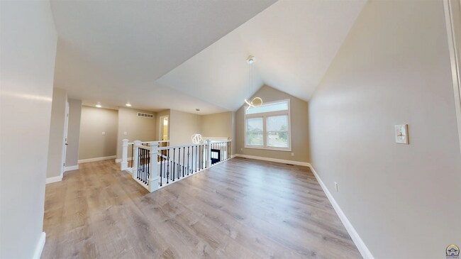 Building Photo - 3755 SW Summerfield Dr